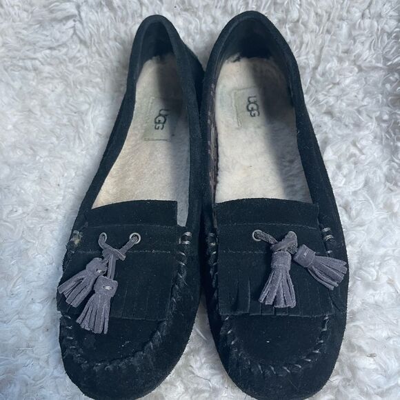 UGG Lizzy Moccasin Black Leather Suede Tassels accent SZ10 - Picture 7 of 10
